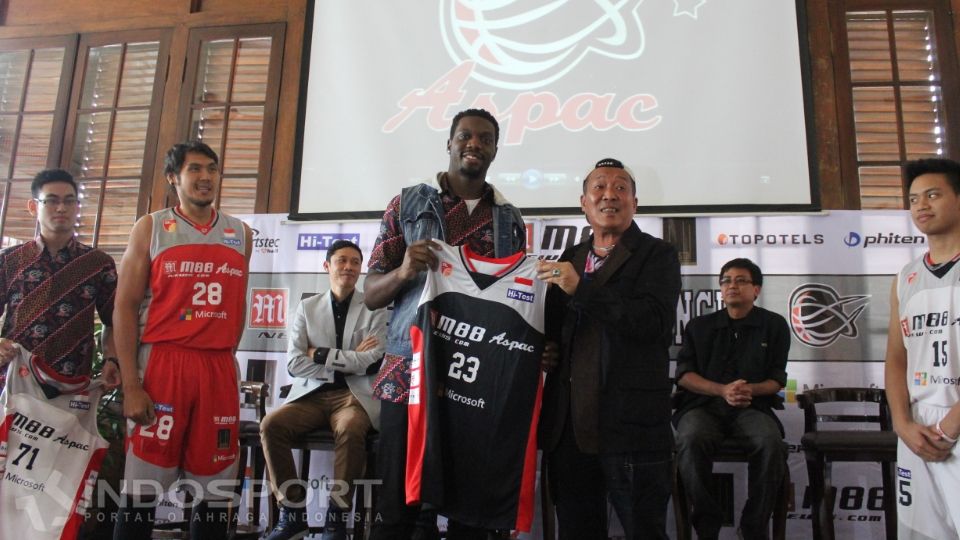 M88 Aspac Jakarta memperkenalkan pemain anyarnya, Anthony Ray Hargrove Jr. Copyright: © Herry Ibrahim/INDOSPORT